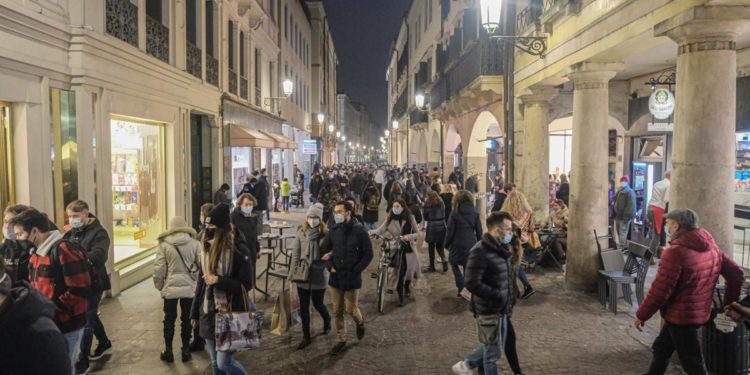 Covid oggi Italia, nuovo mix di Omicron