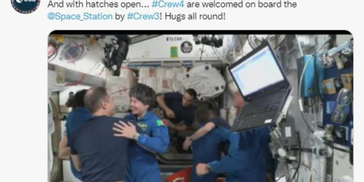 Samantha Cristoforetti e Crew 4 arrivati nella notte sulla Iss