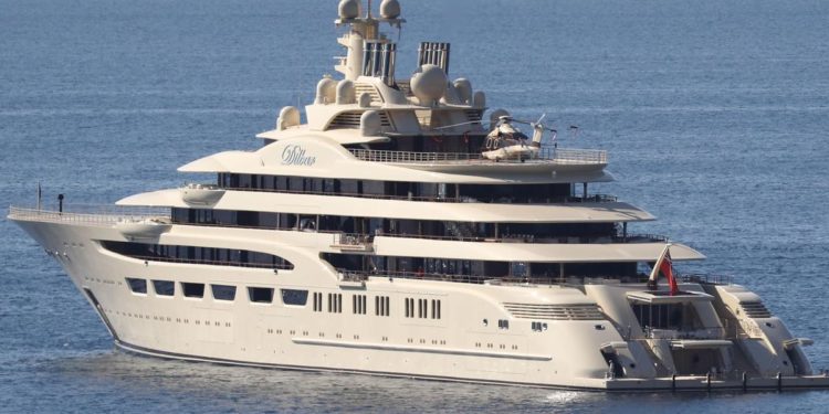 Sanzioni Russia, sequestrato in Germania yacht ‘Dilbar’: “E’ della sorella di Usmanov”