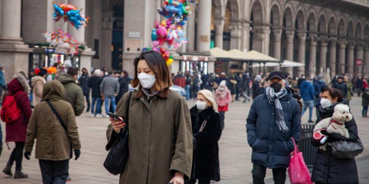 Covid oggi Lombardia, 2.715 contagi e 22 morti. A Milano città 444 casi