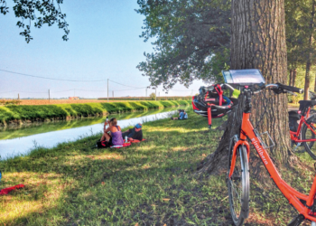 Cicloturismo, tutto esaurito fino a ottobre per Girolibero, bici e crociera lungo il Po
