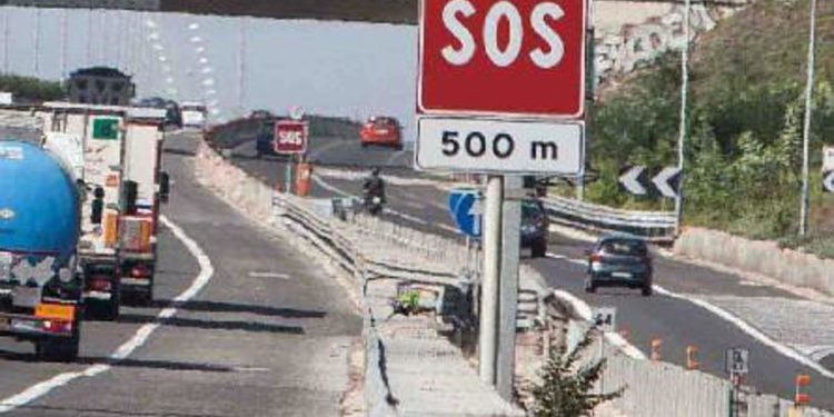 Roma, incidente sul Gra con 8 feriti: traffico bloccato