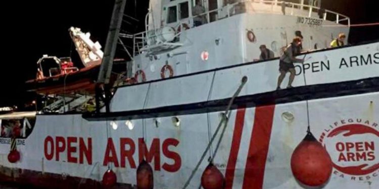 Processo Open Arms, medico: “Rischioso per salute migranti restare a bordo”