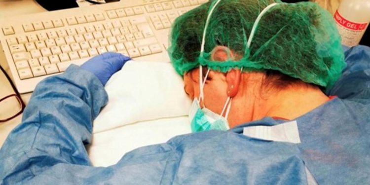 Covid e sanità, oltre 15mila medici con sindrome da burnout