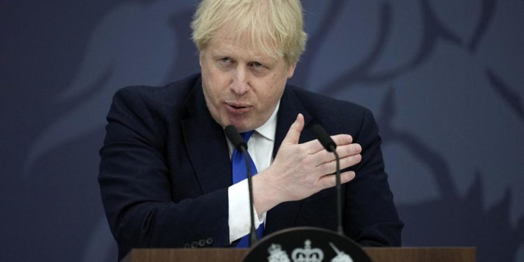 Gb, Johnson: “Richiedenti asilo arrivati illegalmente saranno trasferiti in Ruanda”