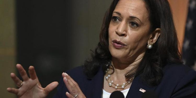 Kamala Harris positiva al Covid