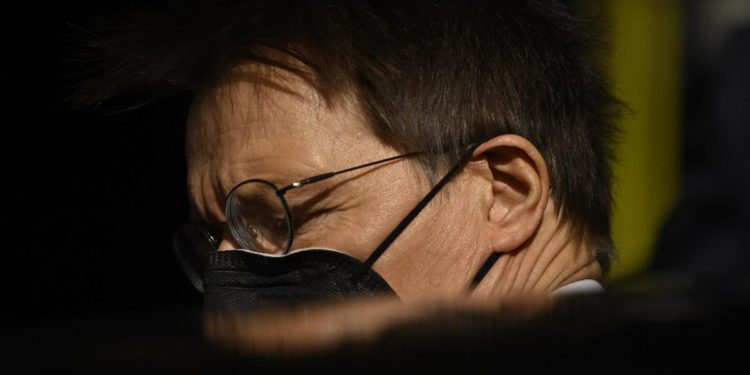 Germania, estremisti no vax volevano rapire ministro Sanità
