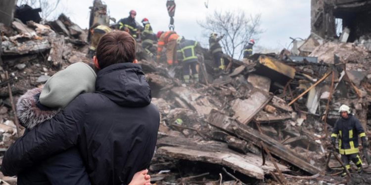Ucraina, Kiev: “Mamma e figlia 15enne violentate, morte per ferite riportate”