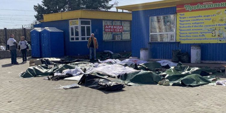 Ucraina, razzi su stazione Kramatorsk: “Almeno 30 morti”