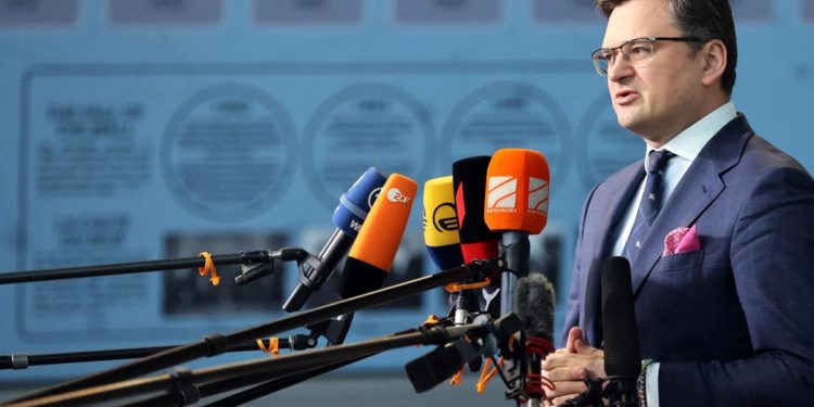Ucraina-Russia, Kuleba: “Battaglia Donbass come Seconda Guerra Mondiale”