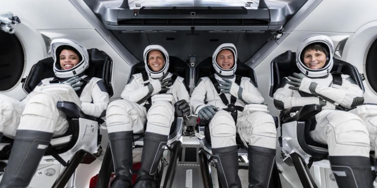 Spazio, Samantha in volo verso la Iss