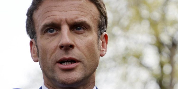 Ucraina, Macron: “Con Putin dialogo interrotto dopo Bucha”