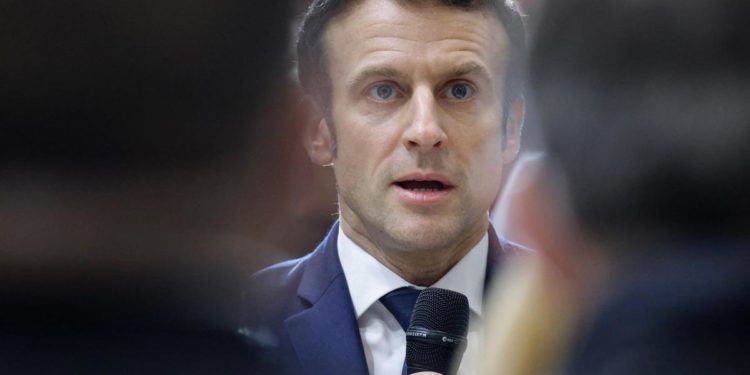 Bucha, Macron: “Immagini strage indicano crimini di guerra”