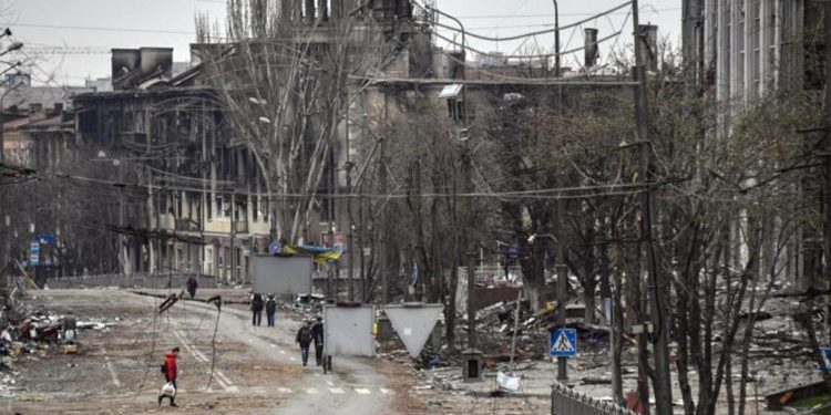 Ucraina, vice comandante Azov: “Stanotte bombe al fosforo e 50 attacchi aerei”