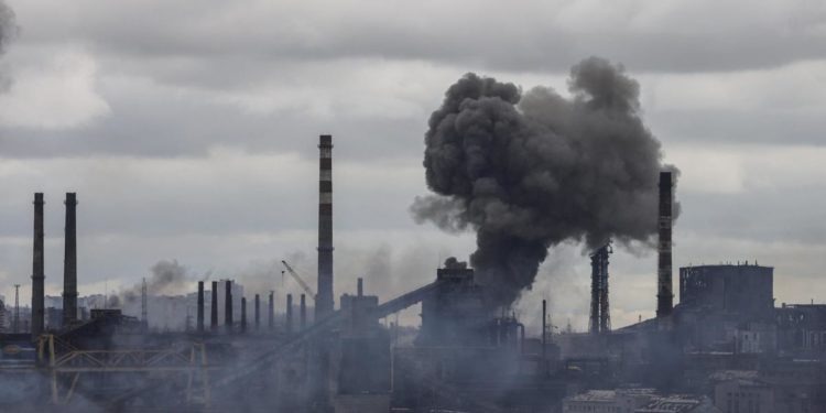 Mariupol, vice sindaco: “In acciaierie Azovstal molti civili”