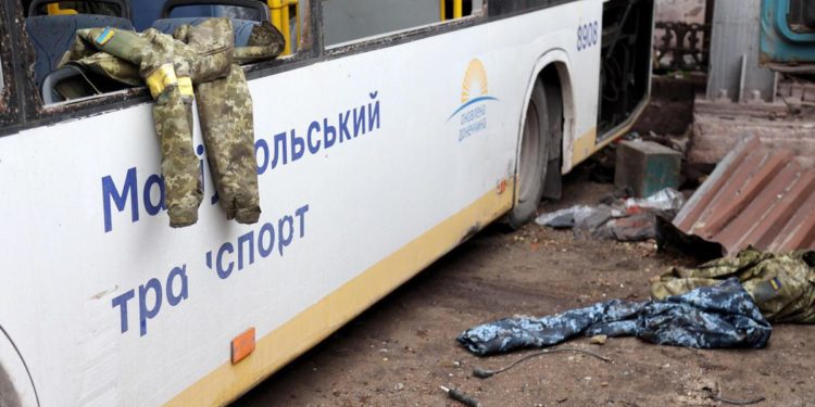 Mariupol, truppe ucraine: “Aiutateci, potrebbero essere nostre ultime ore”