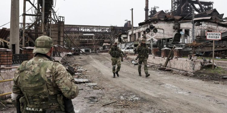 Mariupol, Russia: “Cessate il fuoco per uscita civili da acciaieria Azovstal”