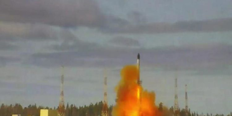 Sarmat, test Russia: il missile che colpisce a 18.000 km