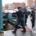New York, spari in metro: continua la caccia all’uomo