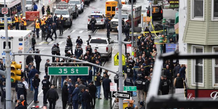 New York, spari in metro: così su YouTube sospetto preannunciava attacco