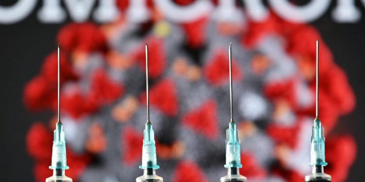 Covid e Omicron, vaccino adattato a variante in uso in Germania da settembre