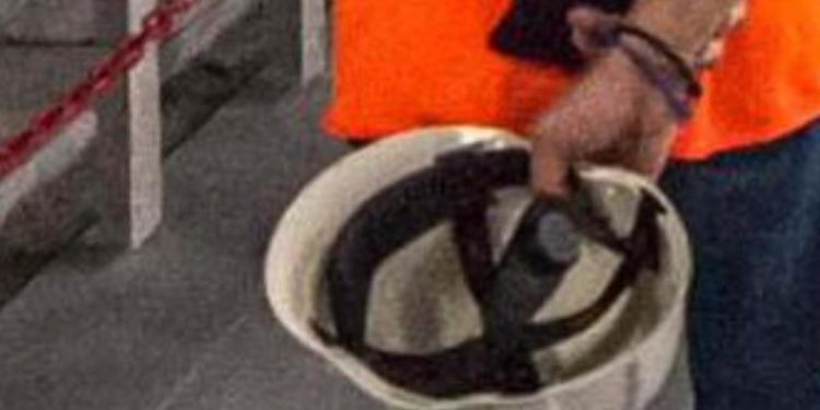 Cade da 5 metri, muore operaio nel Milanese