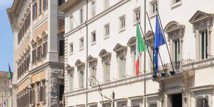 Energia, governo al lavoro su decreto: risorse potrebbero salire a 8 miliardi