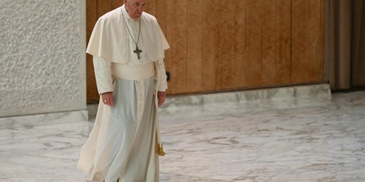 Ucraina, Papa: “Guerra cancro e sacrilegio, no al riarmo”
