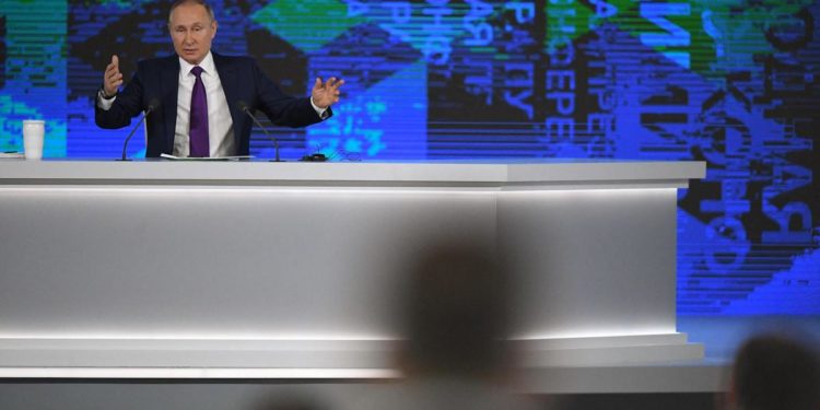 Ucraina, Scholz: “Putin non informato bene, gli nascondono molte verità”