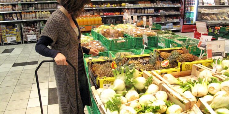 Inflazione, Altroconsumo chiede estensione dei buoni spesa