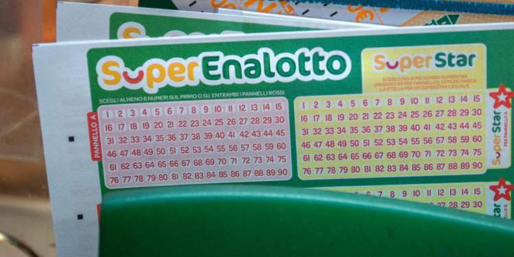 Superenalotto, numeri estrazione vincente oggi 26 aprile
