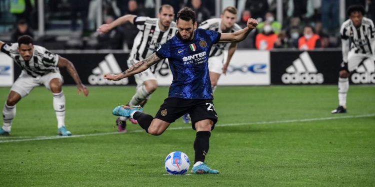 Juve-Inter 0-1, decide il rigore di Calhanoglu