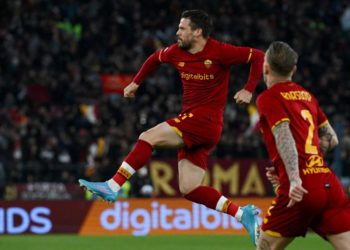 Roma-Salernitana 2-1, vittoria in rimonta con Perez e Smalling