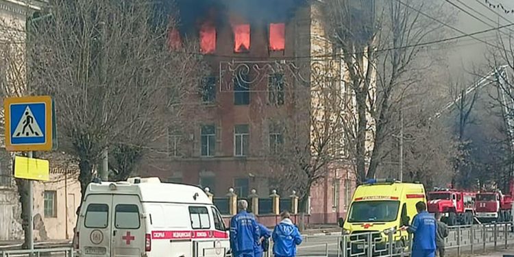 Russia, incendio nell’istituto che sviluppa missili: 10 intrappolati