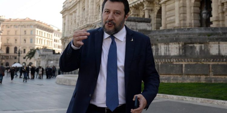 Salvini: “Momento di tagliare le tasse, serve pace fiscale”