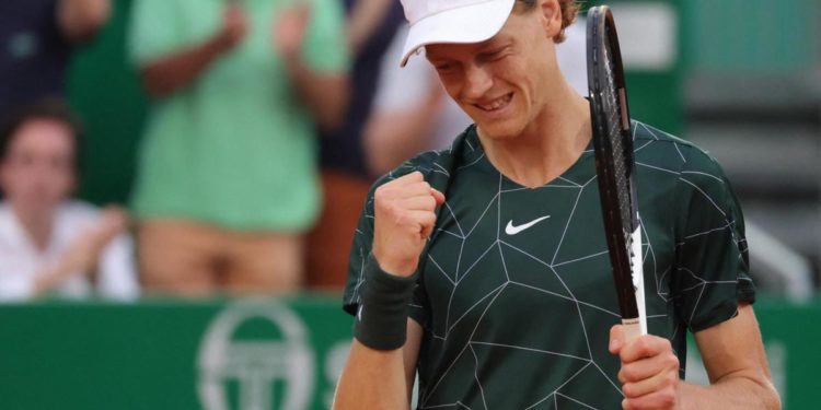 Montecarlo, Sinner batte Rublev in rimonta e vola ai quarti
