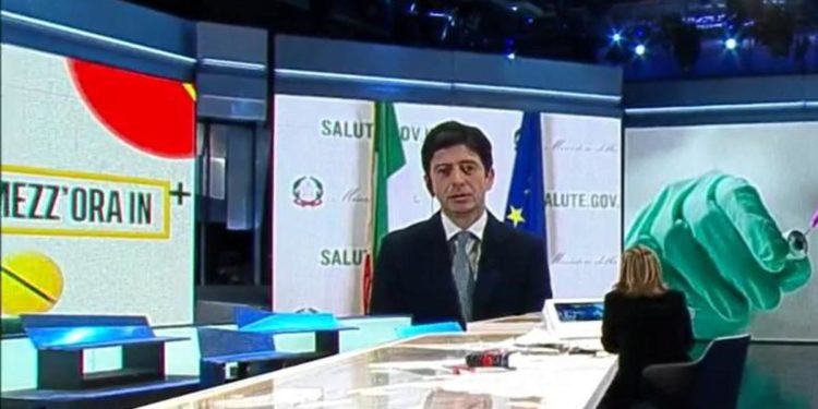 Covid oggi Italia, Speranza: “Usciamo da stato emergenza ma virus ancora c’è”