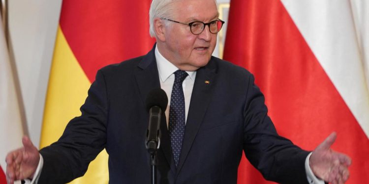Guerra Ucraina-Russia, no Kiev a visita Steinmeier. Scholz ‘irritato’