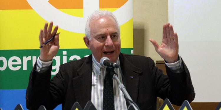 Ucraina, direttore di ‘Avvenire’: “Italia non sa scegliere non violenza e fermezza”