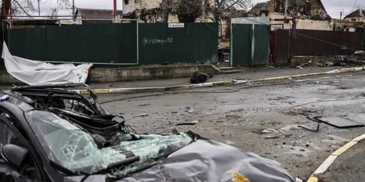 Massacro Bucha, Casa Bianca: “Ulteriori prove di crimini di guerra”