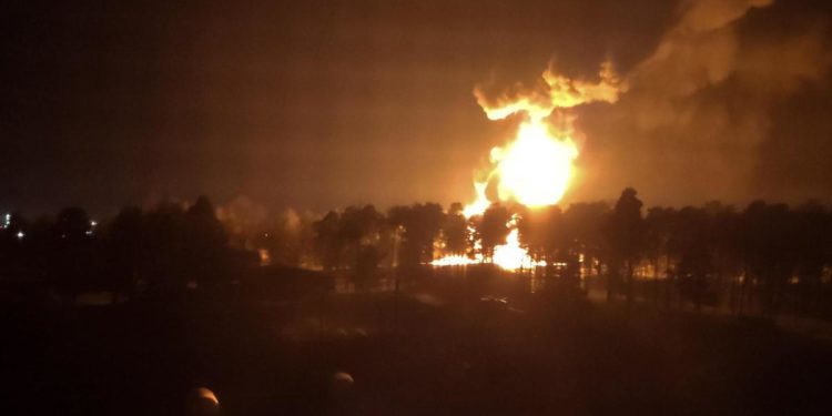 Guerra Ucraina, in fiamme deposito di petrolio in Russia