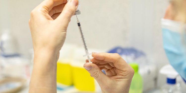 Vaccino Covid e Omicron, Moderna verso booster bivalente in autunno