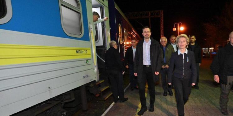 Ucraina-Russia, von der Leyen e Borrell diretti a Kiev