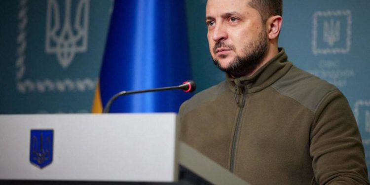 Ucraina, Zelensky: “Paesi europei guadagnano soldi nel sangue di altri”