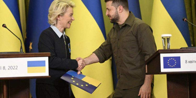 Von der Leyen a Zelensky: “Primo passo Ucraina verso Ue”