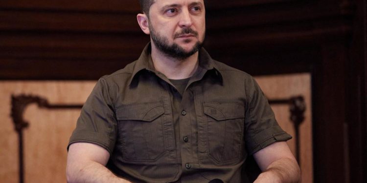 Ucraina, Zelensky: “Prepararsi a possibilità che Putin usi armi nucleari”