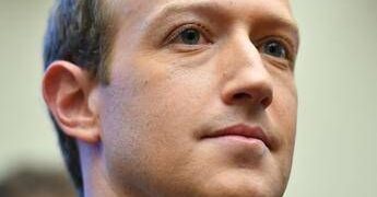 Zuckerberg licenzia 1.500 dipendenti della divisione Meta