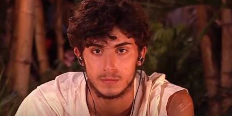 Isola famosi 2022, Alessandro lascia: “Ho esami a università”