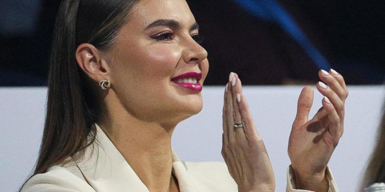 Ucraina, la compagna di Putin Alina Kabaeva nella lista delle sanzioni Ue
