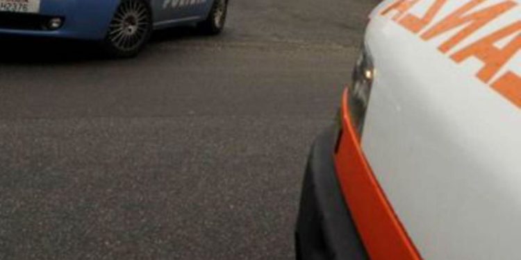 Ferrara, operaio cade da ponteggio e muore